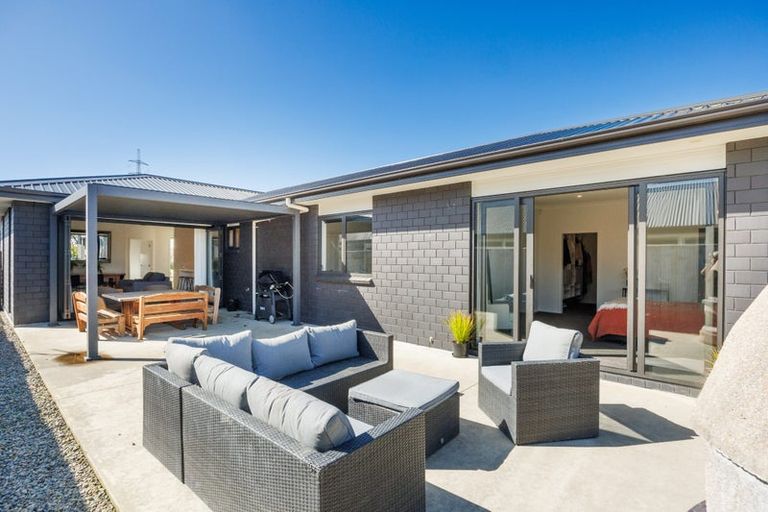 Photo of property in 29 Sardinia Grove, Fitzherbert, Palmerston North, 4410