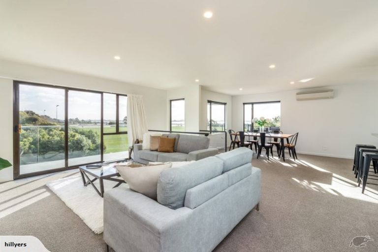 Photo of property in 122 Mccormacks Bay Road, Redcliffs, Christchurch, 8081