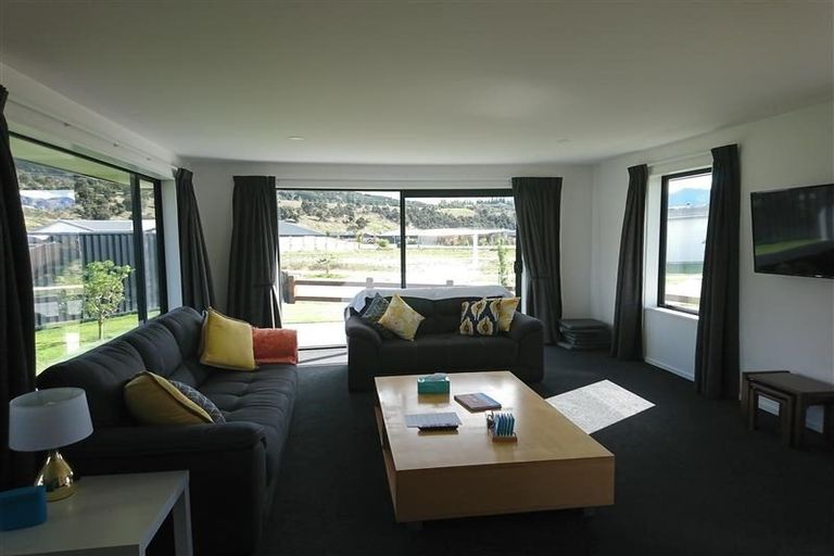 Photo of property in 40 Marbleleaf Lane, Albert Town, Wanaka, 9305