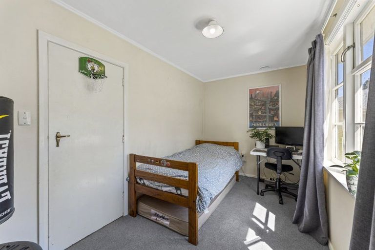 Photo of property in 52 Bird Grove, Stokes Valley, Lower Hutt, 5019