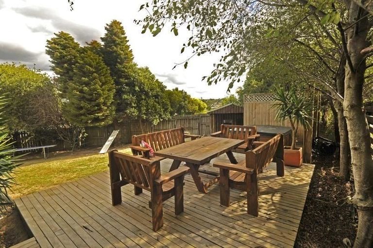 Photo of property in 76 Weatherly Road, Torbay, Auckland, 0630