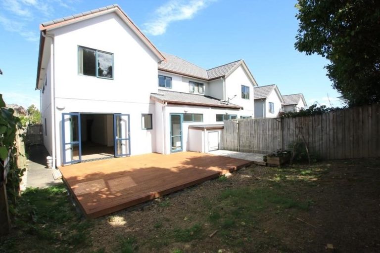 Photo of property in 17 Candlestick Place, Oteha, Auckland, 0632