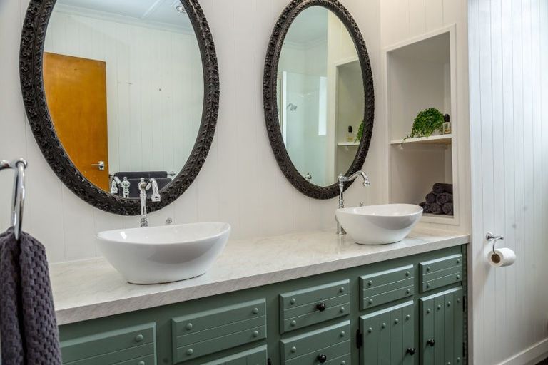 Photo of property in 98 Brandon Street, Featherston, 5710