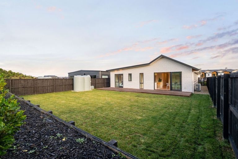 Photo of property in 39 Overton Street, Rototuna North, 3210