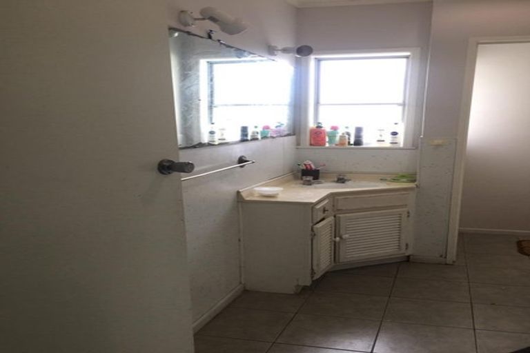 Photo of property in 2/84b Great South Road, Manurewa, Auckland, 2102