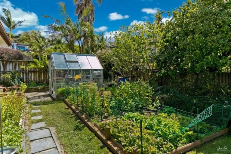 Photo of property in 48 Waldorf Crescent, Orewa, 0931