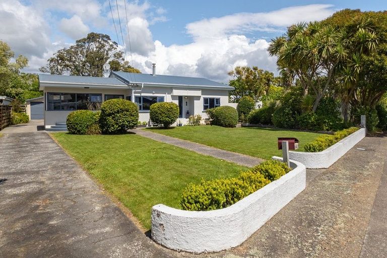 Photo of property in 42 Domain Road, Otaki, 5512