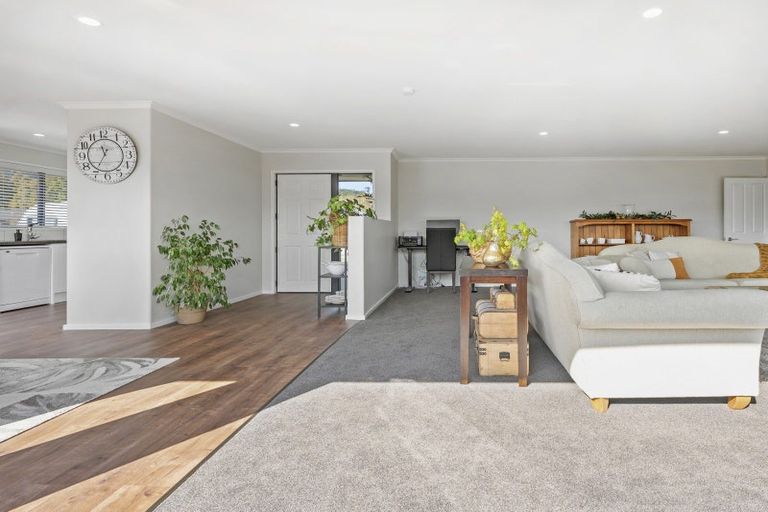 Photo of property in 14 Lakemere Way, Kinloch, Taupo, 3377