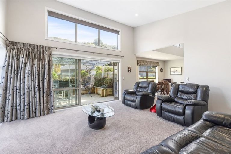 Photo of property in 14a Banks Boulevard, Whitby, Porirua, 5024