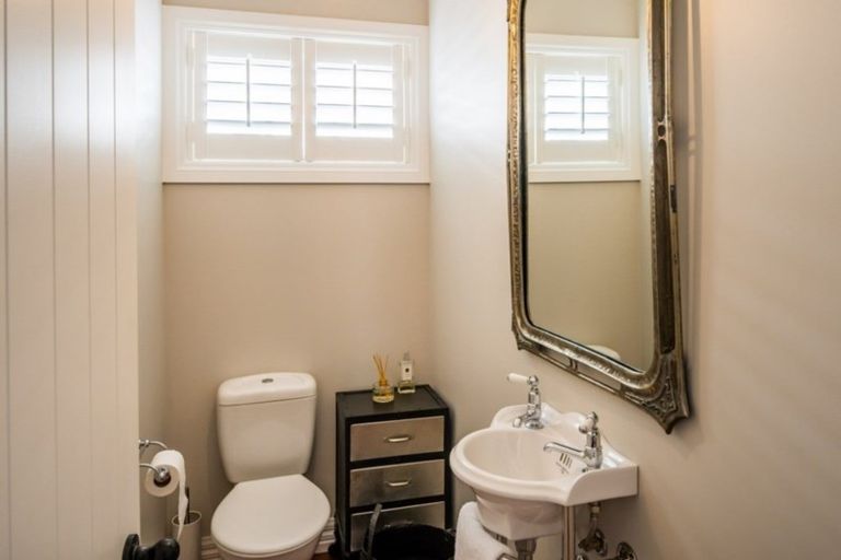 Photo of property in 21 Nikau Street, Eastbourne, Lower Hutt, 5013