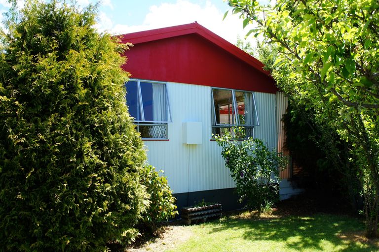 Photo of property in 16 Rata Road, Twizel, 7901