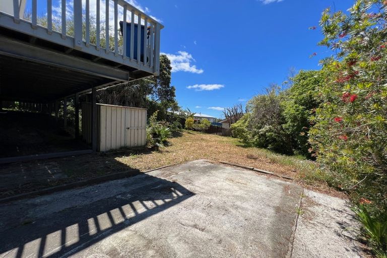 Photo of property in 17 Sumich Place, West Harbour, Auckland, 0618