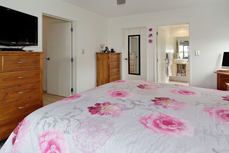 Photo of property in 97a Konini Road, Titirangi, Auckland, 0604