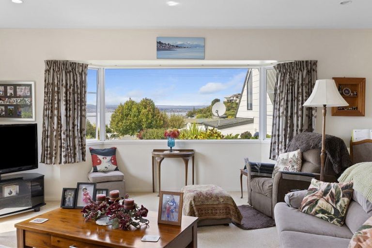 Photo of property in 2/8 Kinder Street, Acacia Bay, Taupo, 3330
