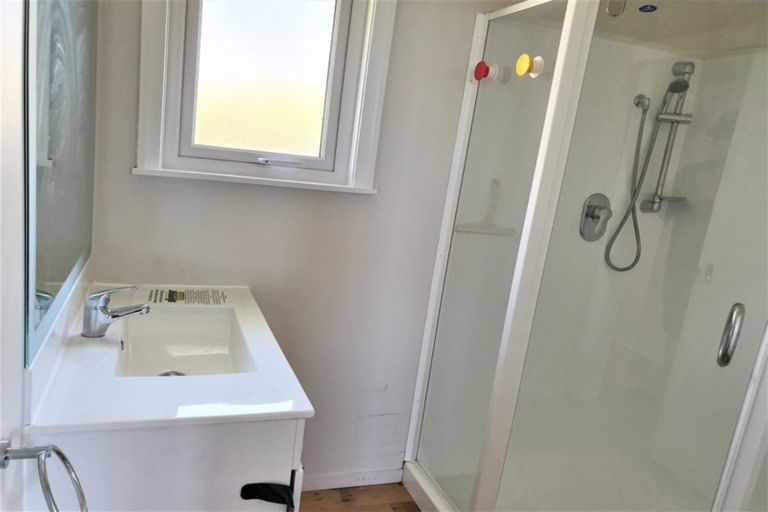 Photo of property in 12 Fitzpatrick Street, Newlands, Wellington, 6037