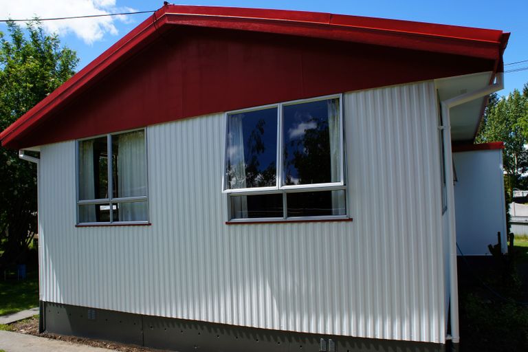 Photo of property in 16 Rata Road, Twizel, 7901