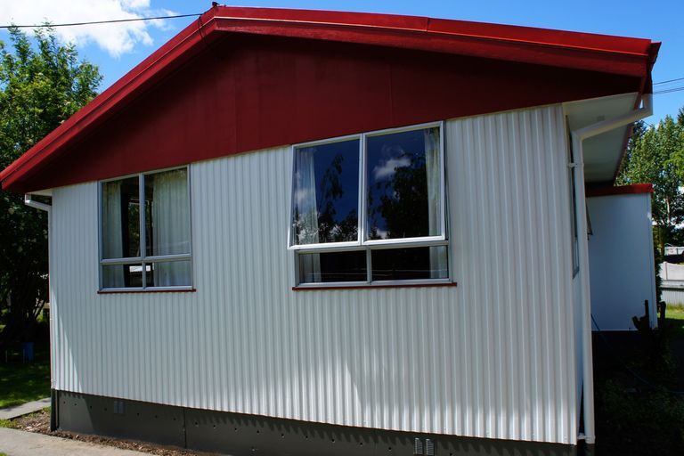 Photo of property in 16 Rata Road, Twizel, 7901
