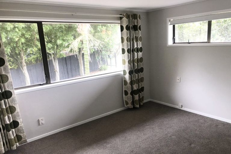 Photo of property in 6 Lewisham Street, Highland Park, Auckland, 2010