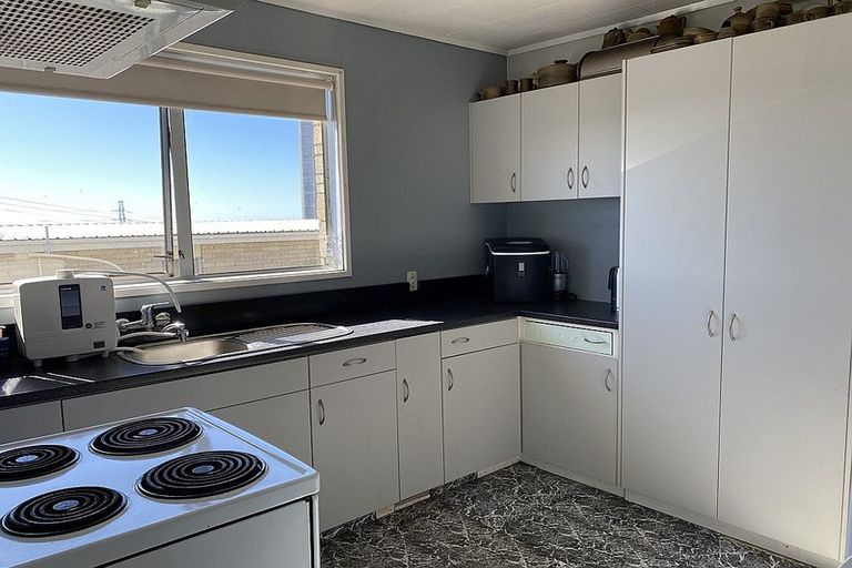 Photo of property in 27c Port View Crescent, Moturoa, New Plymouth, 4310