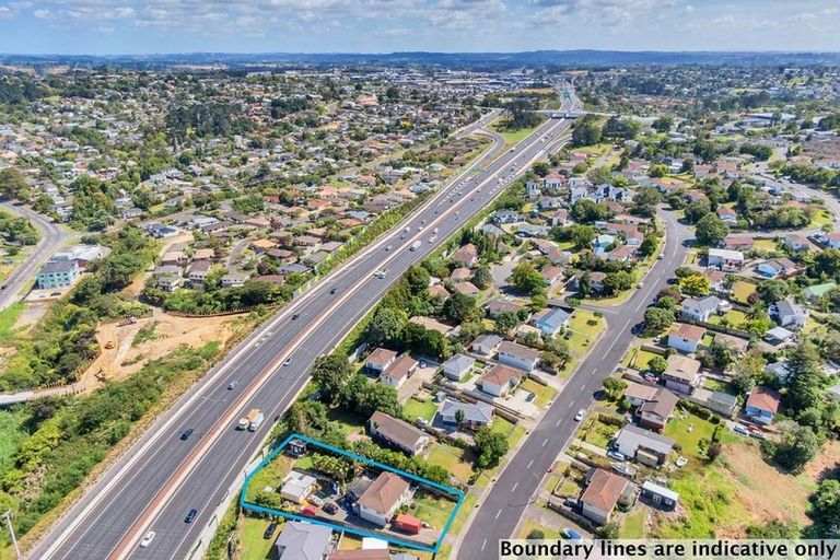 Photo of property in 18 Cedar Heights Avenue, Massey, Auckland, 0614