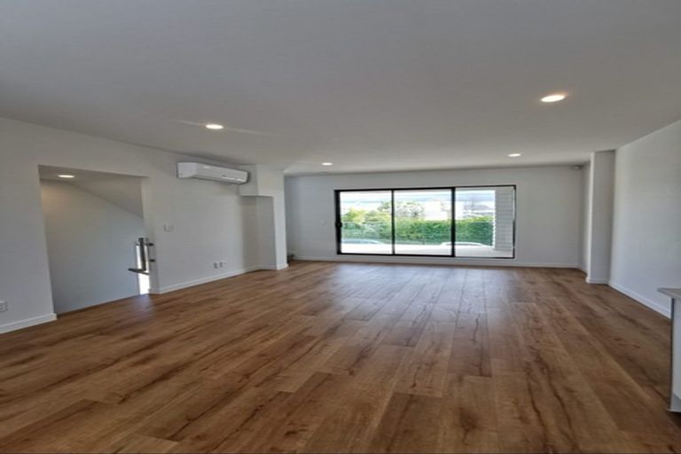 Photo of property in 1/17 Woodford Avenue, Henderson, Auckland, 0610