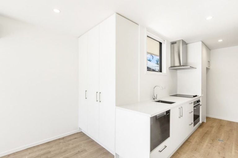 Photo of property in 16/12 Tawa Road, Te Atatu Peninsula, Auckland, 0610