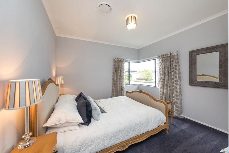 Photo of property in 37 Chestnut Close, Kelvin Grove, Palmerston North, 4414