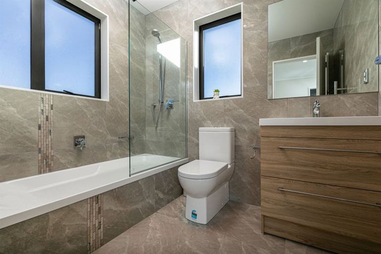 Photo of property in 9a Kingdale Road, Henderson, Auckland, 0610