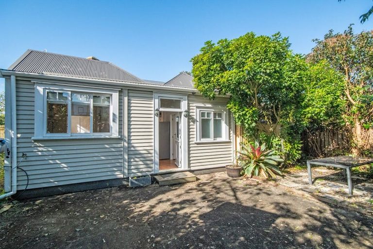 Photo of property in 140 Coronation Road, Mangere Bridge, Auckland, 2022