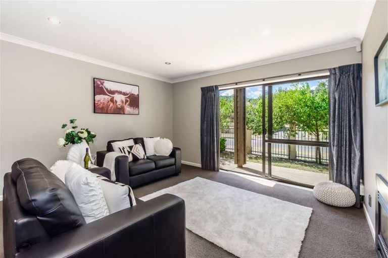 Photo of property in 19 Bluewater Place, Paraparaumu, 5032