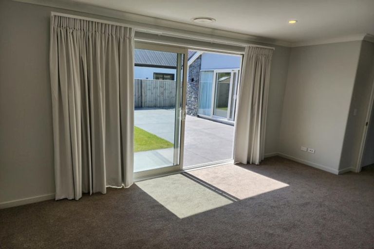 Photo of property in 5 Old Stone Lane, Cracroft, Christchurch, 8022