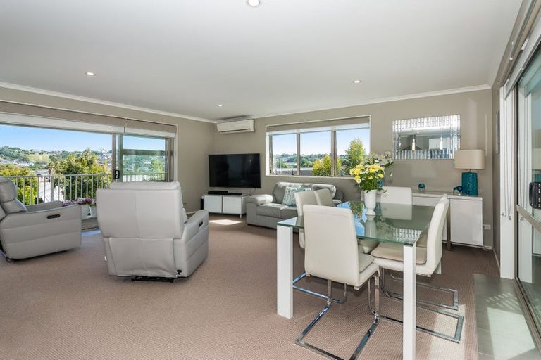 Photo of property in 11d Nimstedt Avenue, Oteha, Auckland, 0632