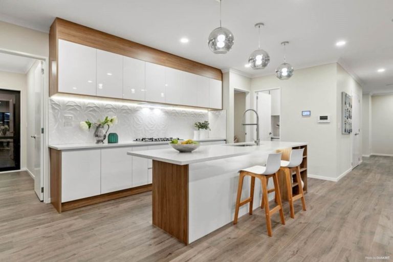 Photo of property in 60 Lime Hill Rise, Flat Bush, Auckland, 2019