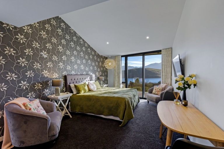 Photo of property in 6 Hayes View Lane, Lake Hayes, Queenstown, 9371
