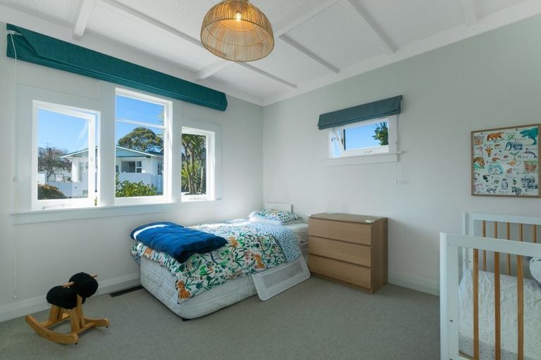 Photo of property in 10 Pasadena Avenue, Point Chevalier, Auckland, 1022