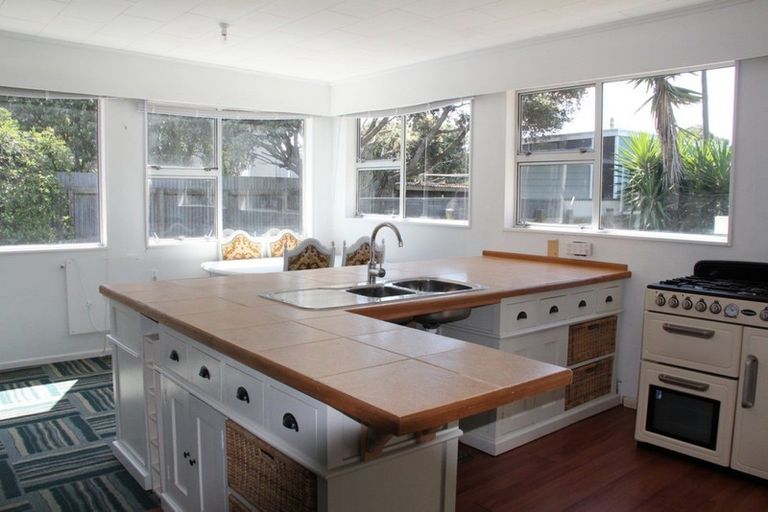 Photo of property in 82 Moana Street, Otaki Beach, Otaki, 5512