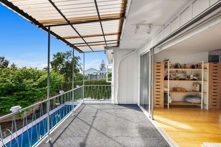 Photo of property in 60 Beach Road, Mellons Bay, Auckland, 2014