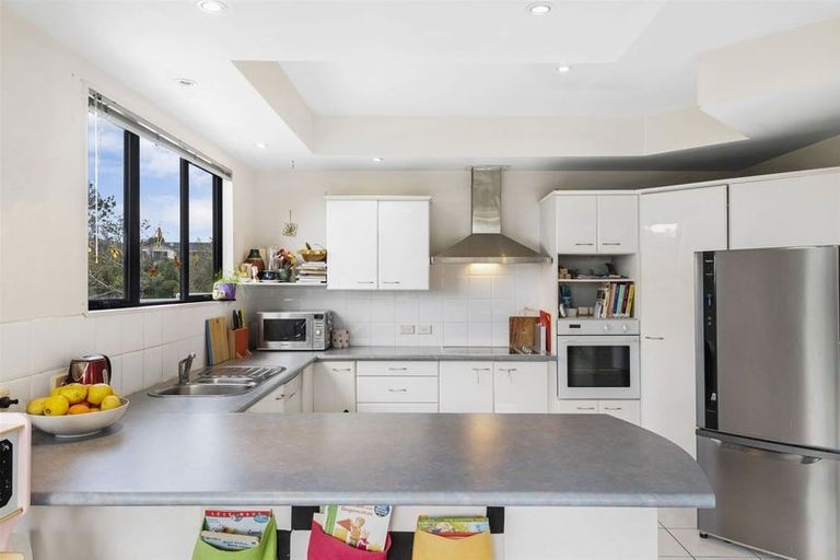 Photo of property in 9 Dalmeny Close, Murrays Bay, Auckland, 0630