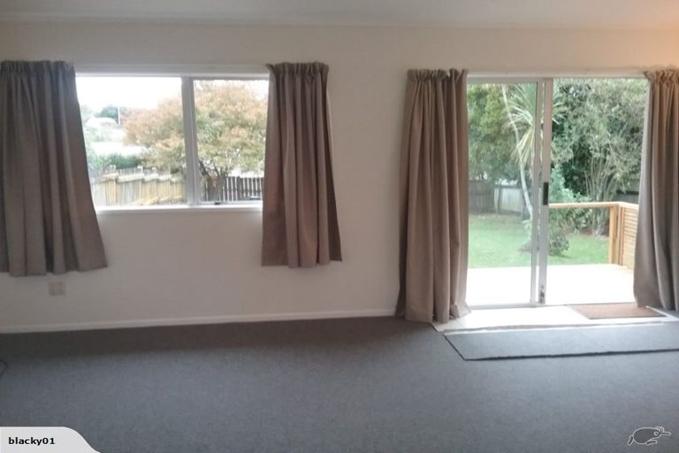 Photo of property in 7a Lynwood Road, New Lynn, Auckland, 0600