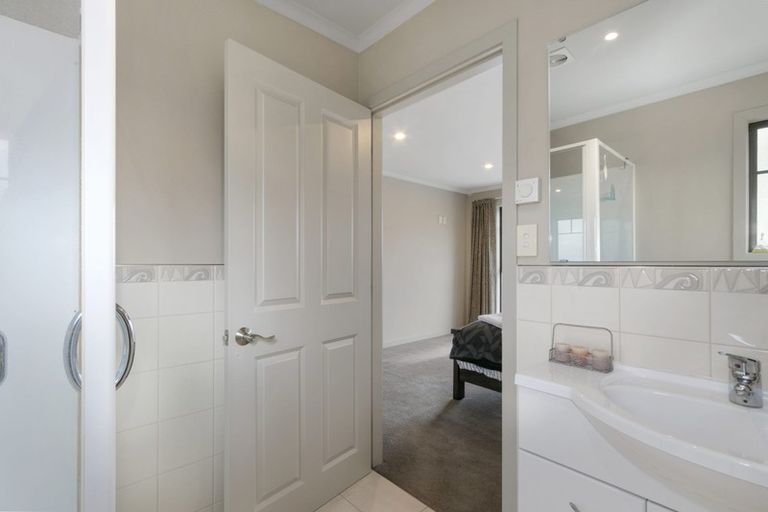 Photo of property in 47 Dowse Drive, Maungaraki, Lower Hutt, 5010