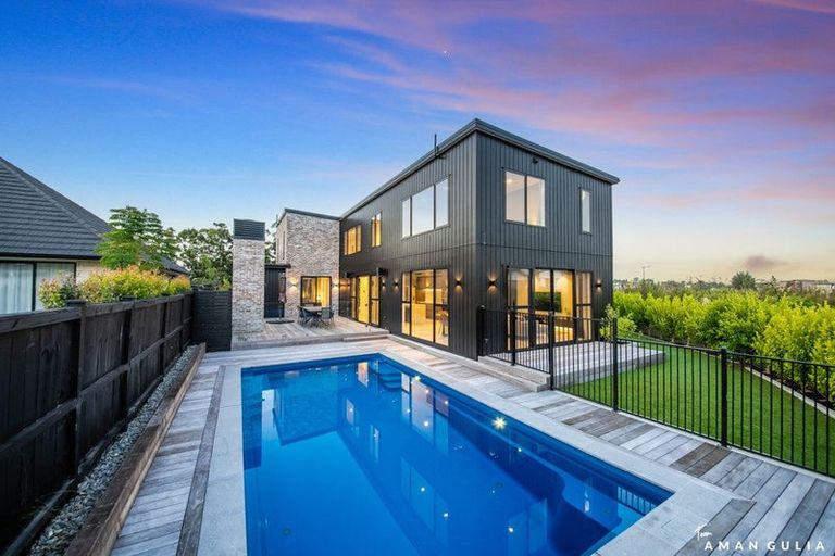 Photo of property in 16 Ruxton Road, Wainui, 0932