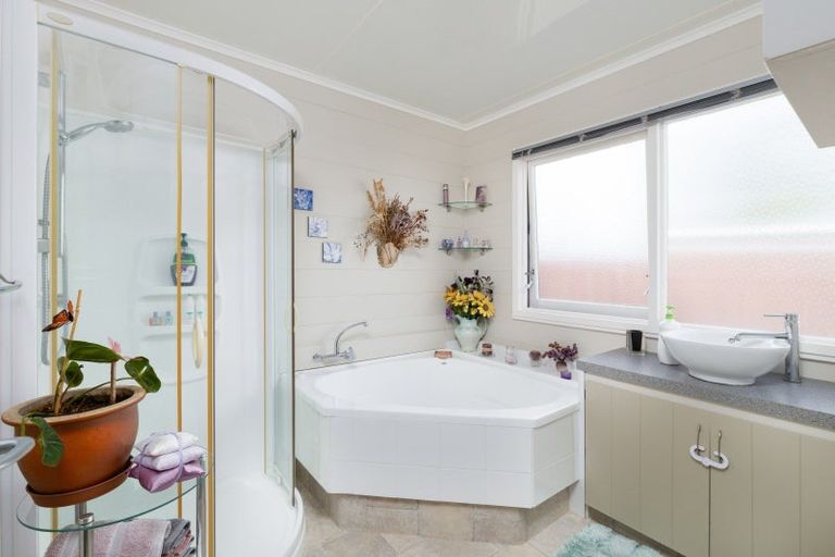 Photo of property in 184 Tukapa Street, Westown, New Plymouth, 4310