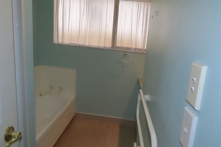 Photo of property in 52 Queen Street West, Levin, 5510