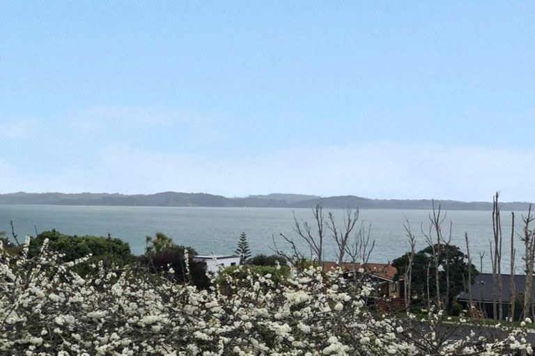 Photo of property in 1 Motuketekete Avenue, Army Bay, Whangaparaoa, 0930