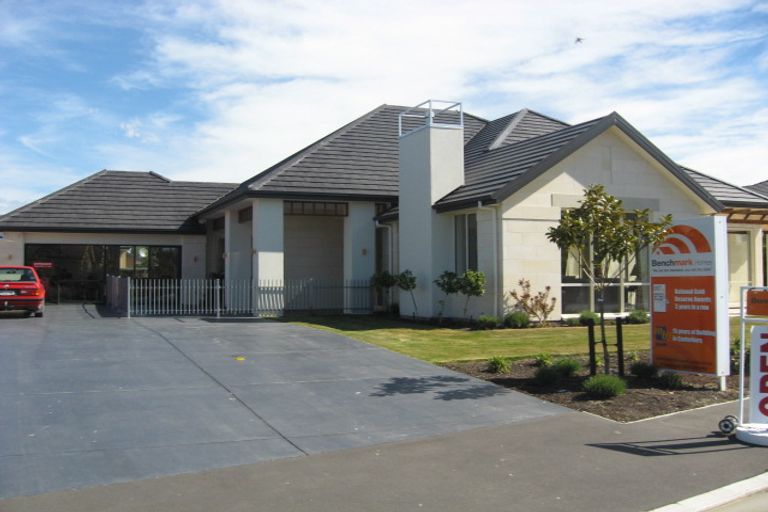 Photo of property in 4 Riverbank Road, Northwood, Christchurch, 8051