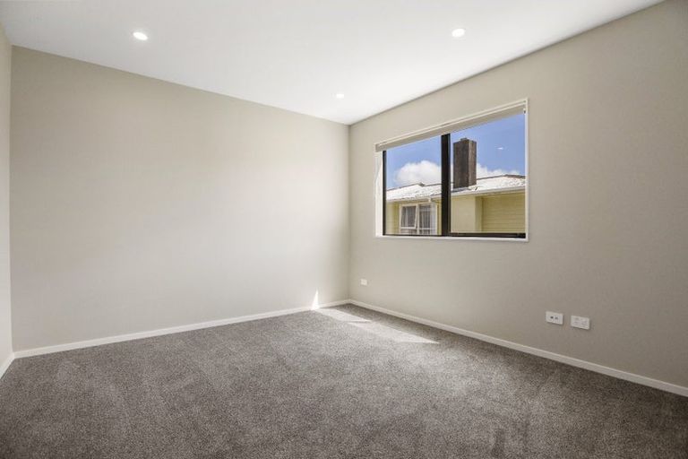 Photo of property in 47a Gossamer Drive, Pakuranga Heights, Auckland, 2010
