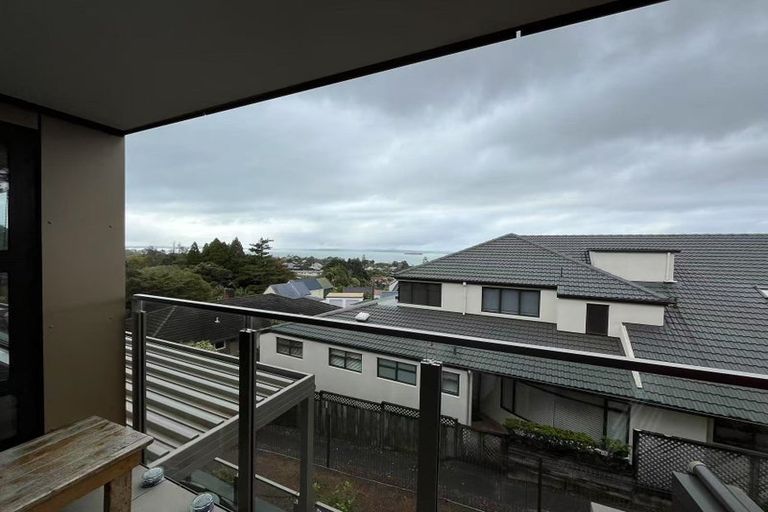 Photo of property in 2b/12 Selwyn Road, Cockle Bay, Auckland, 2014