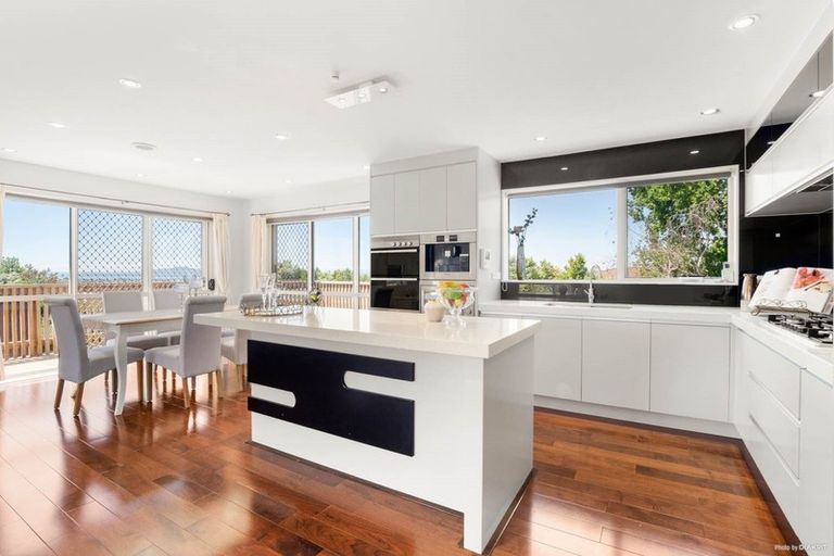 Photo of property in 627 Glenfield Road, Totara Vale, Auckland, 0629