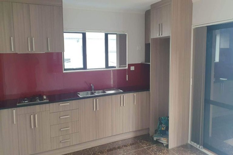 Photo of property in 2/18 York Road, Papatoetoe, Auckland, 2104