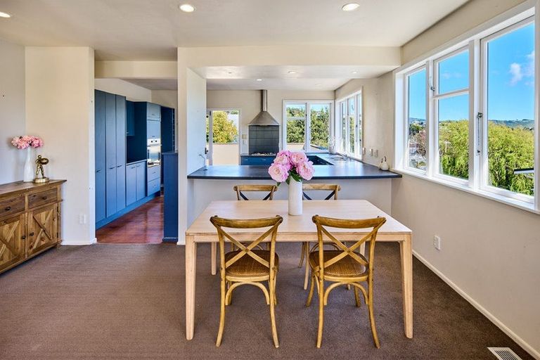 Photo of property in 8 Kiriwai Road, Paremata, Porirua, 5024